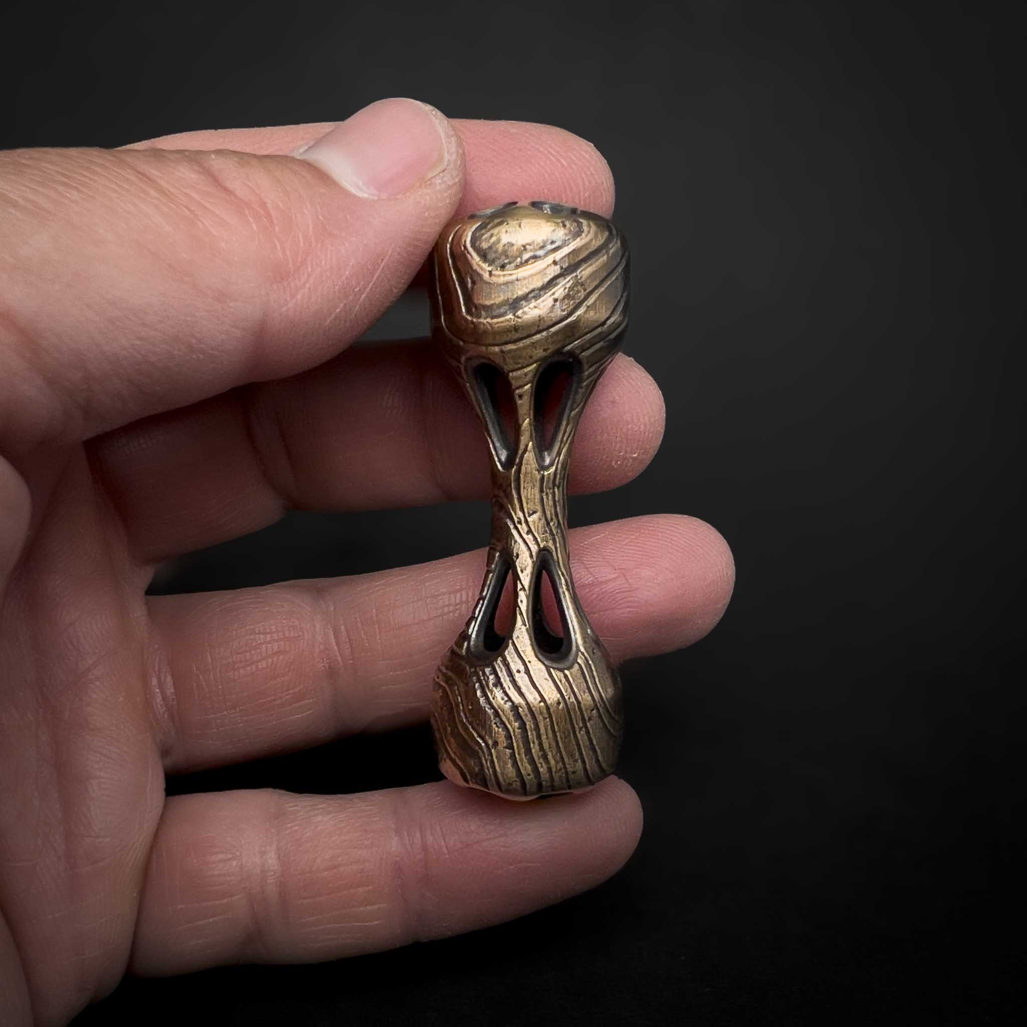 Cascade Knuckle Roller Timber Edition in Hand